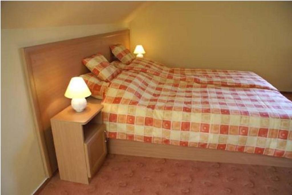 Hotel Turul Etterem Es Panzio Kaposvár Zewnętrze zdjęcie