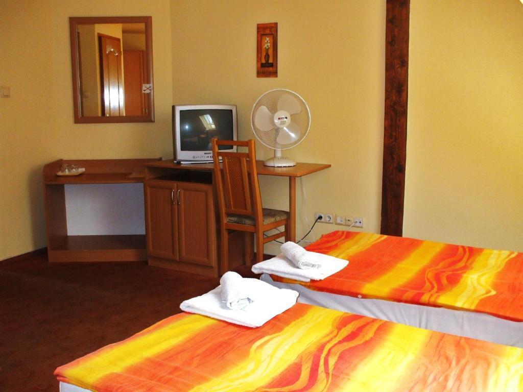 Hotel Turul Etterem Es Panzio Kaposvár Zewnętrze zdjęcie