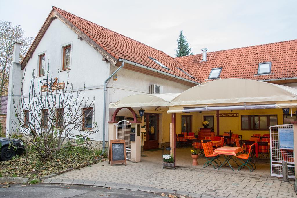 Hotel Turul Etterem Es Panzio Kaposvár Zewnętrze zdjęcie